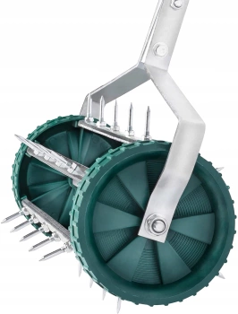 Aerator ręczny do trawy walcowy