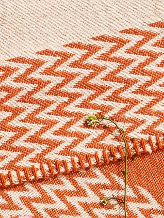 Koc pled bawełniano-akrylowy pasy zygzaki dwustronny Cotton Cloud 165x200cm 500 g/m2 - Pomarańczowy/Beżowy