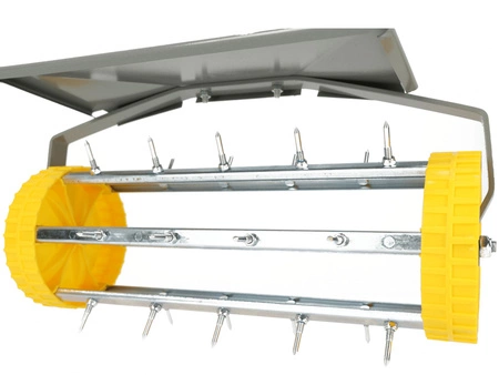 Aerator ręczny do trawy walcowy