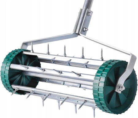 Aerator ręczny do trawy walcowy