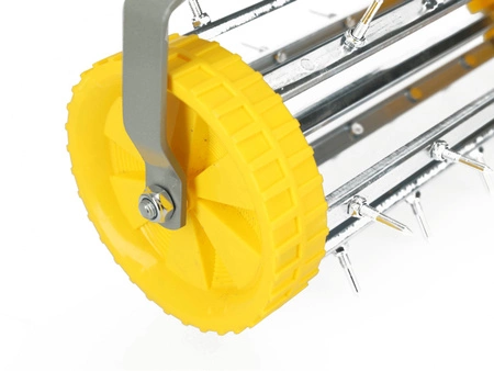 Aerator ręczny do trawy walcowy