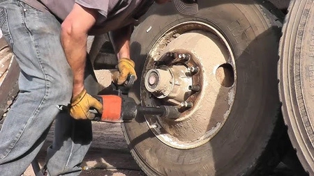 Klucz udarowy pneumatyczny 1" 5500Nm + walizka + 2 nasadki